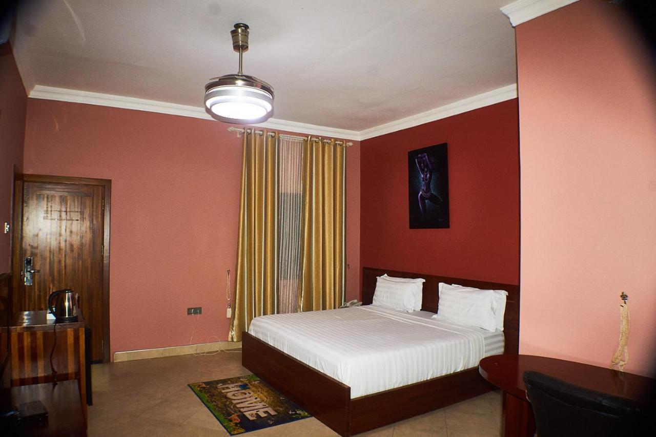 Triple Hill Hotel Weija Extérieur photo