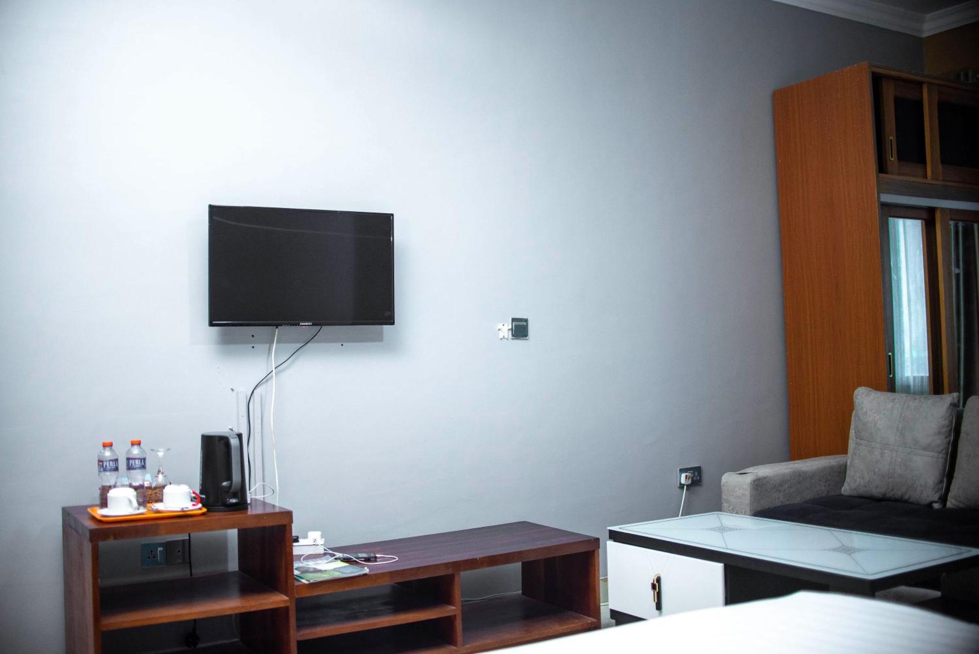 Triple Hill Hotel Weija Extérieur photo