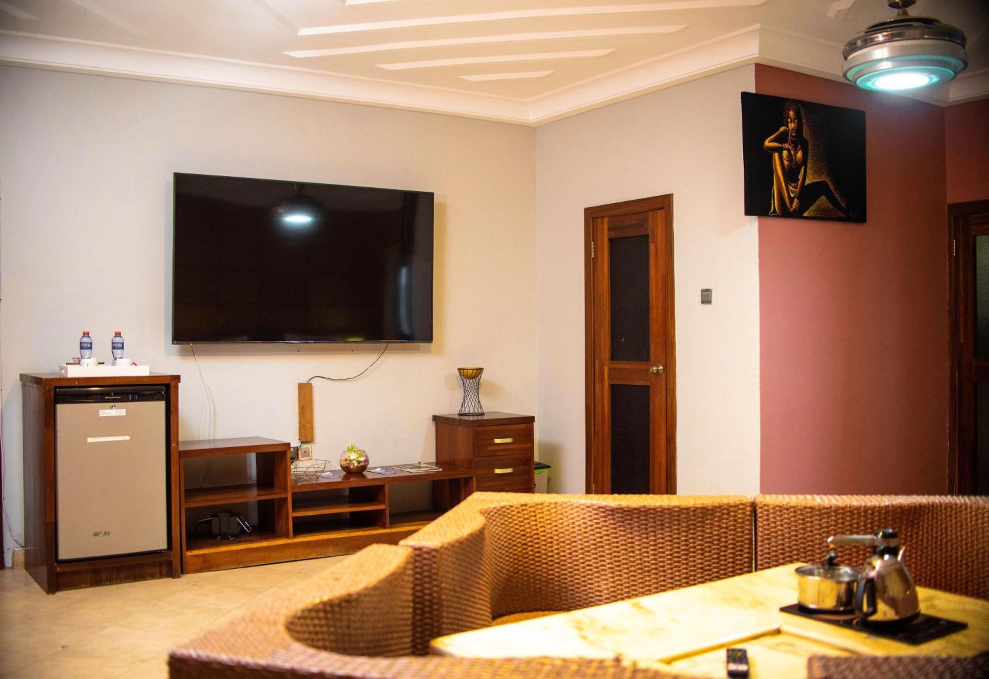 Triple Hill Hotel Weija Extérieur photo