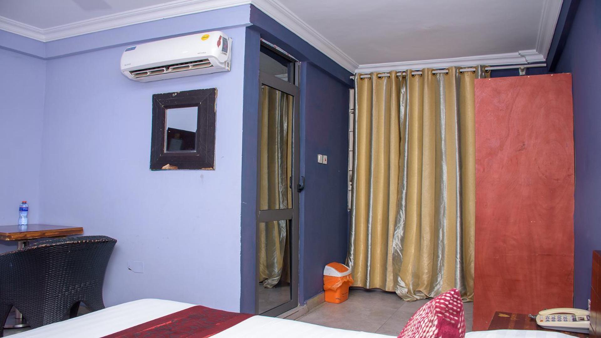 Triple Hill Hotel Weija Extérieur photo
