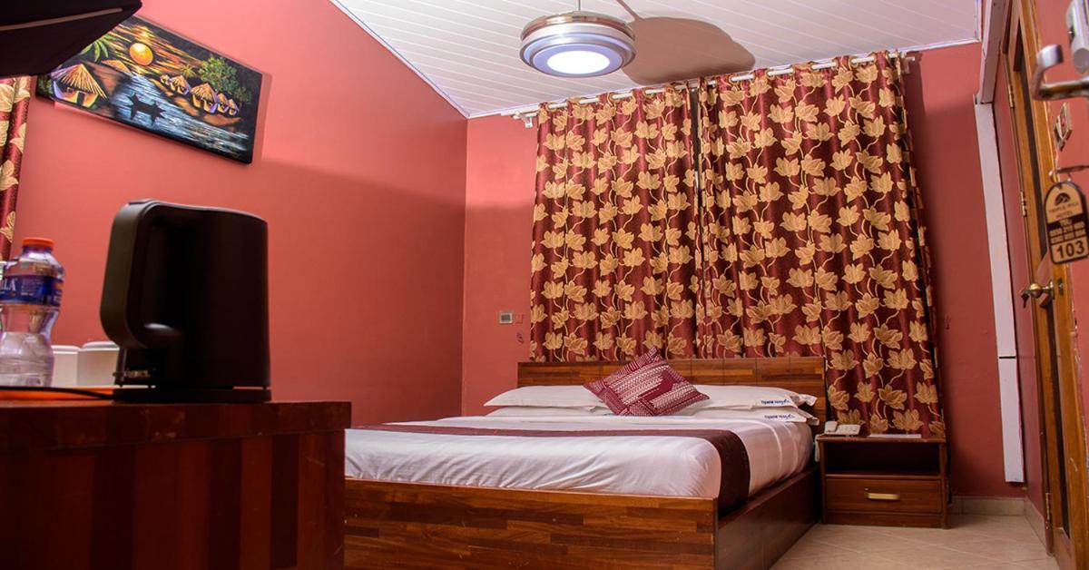 Triple Hill Hotel Weija Extérieur photo