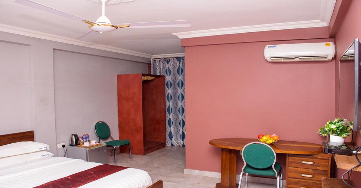 Triple Hill Hotel Weija Extérieur photo