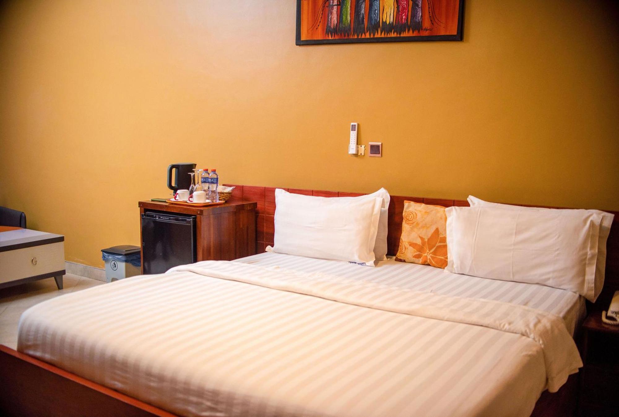 Triple Hill Hotel Weija Extérieur photo